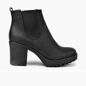 NWT Chunky Heeled Chelsea Boot